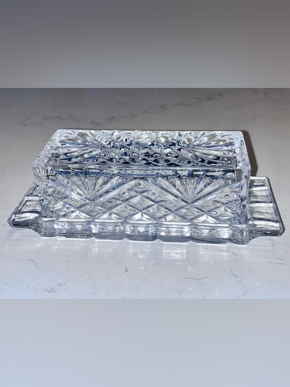 GODINGER CRYSTAL PINEAPPLE COLLECTION FAN PATTERN COVERED BUTTER DISH 8”x3”